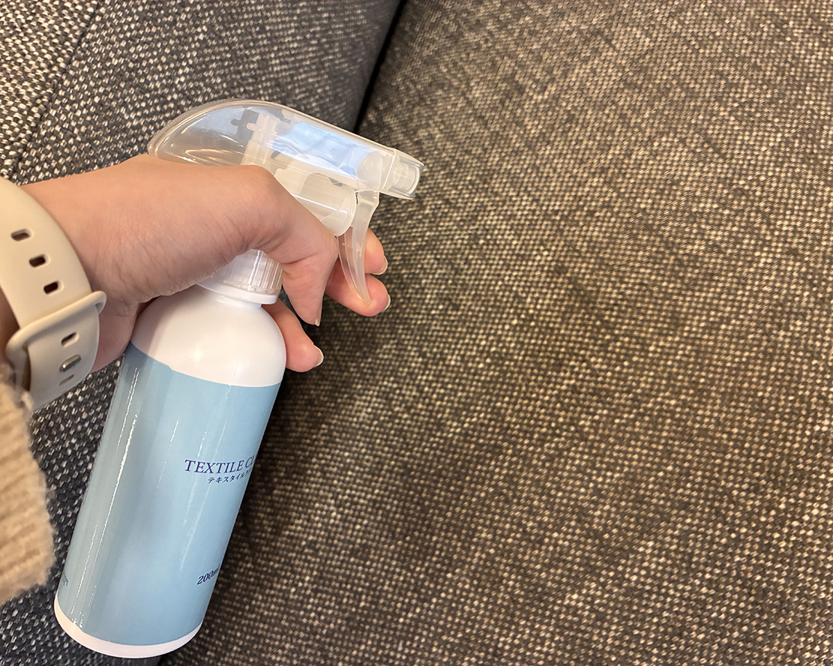 2.クリーナーを吹きかける