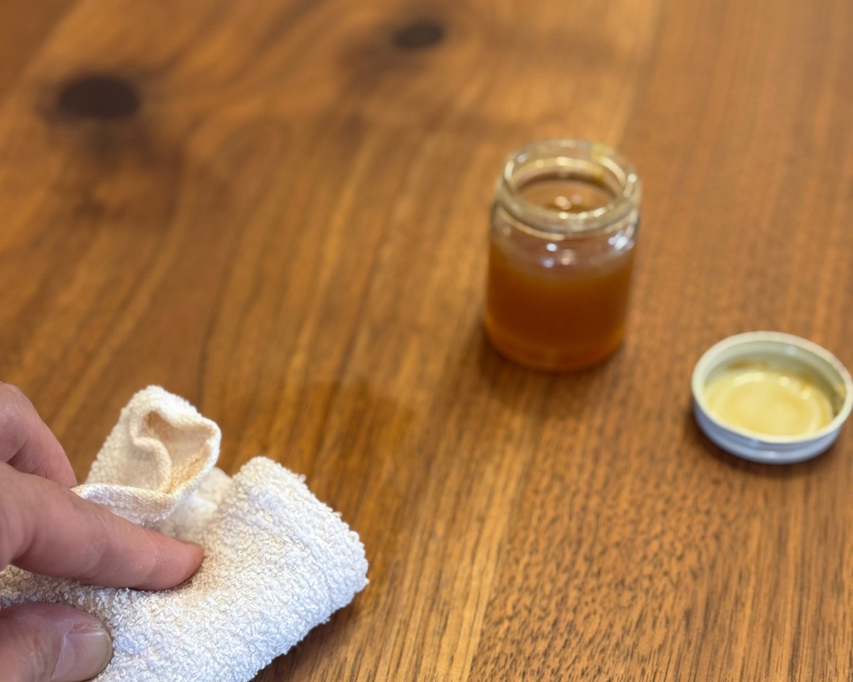 3.オイルやワックスで保護・仕上げ