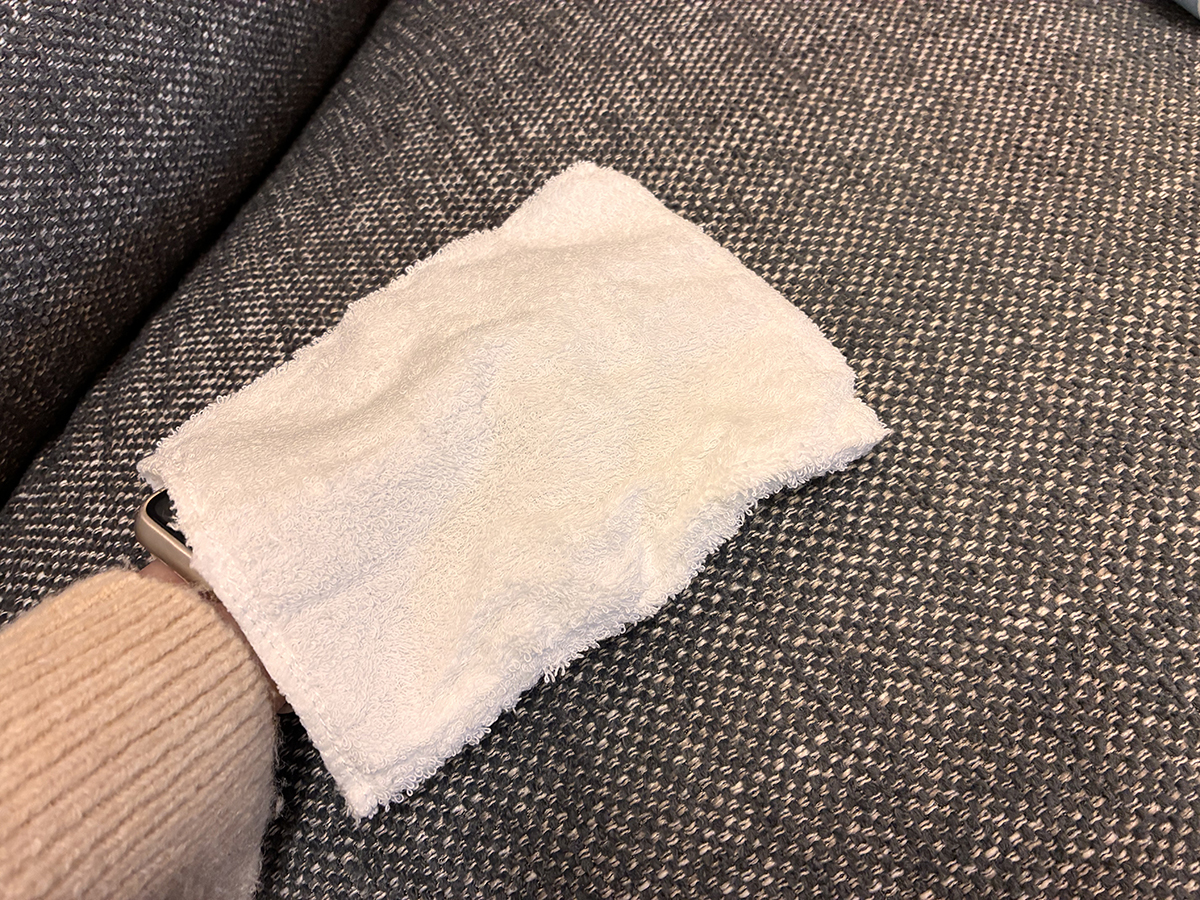 3.クリーニンググローブで拭き取る