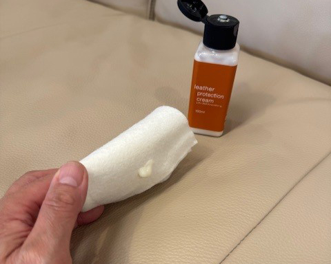 3.保湿クリーム添付